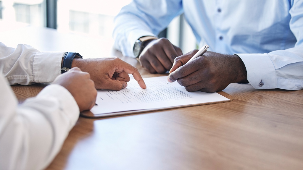 signing business contract